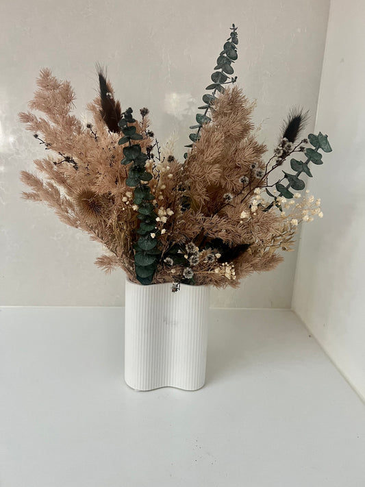 Mini Ribbed Vase with dried flowers