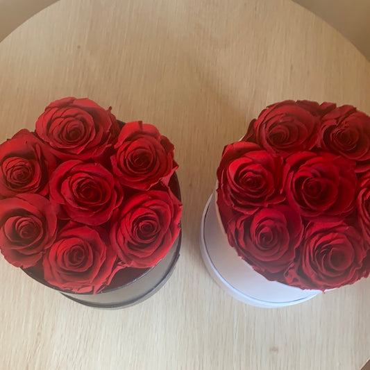 Small everlasting roses in a box