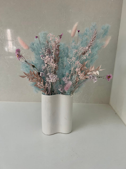 Mini Ribbed Vase with dried flowers