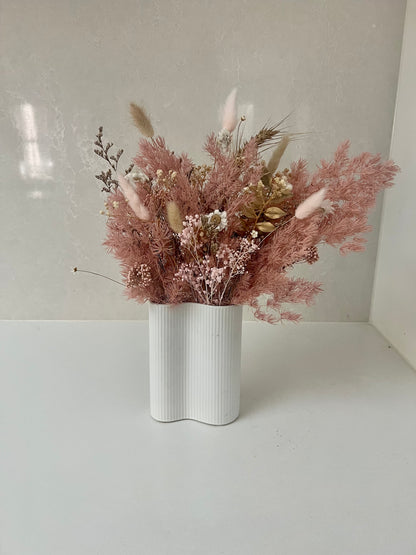 Mini Ribbed Vase with dried flowers